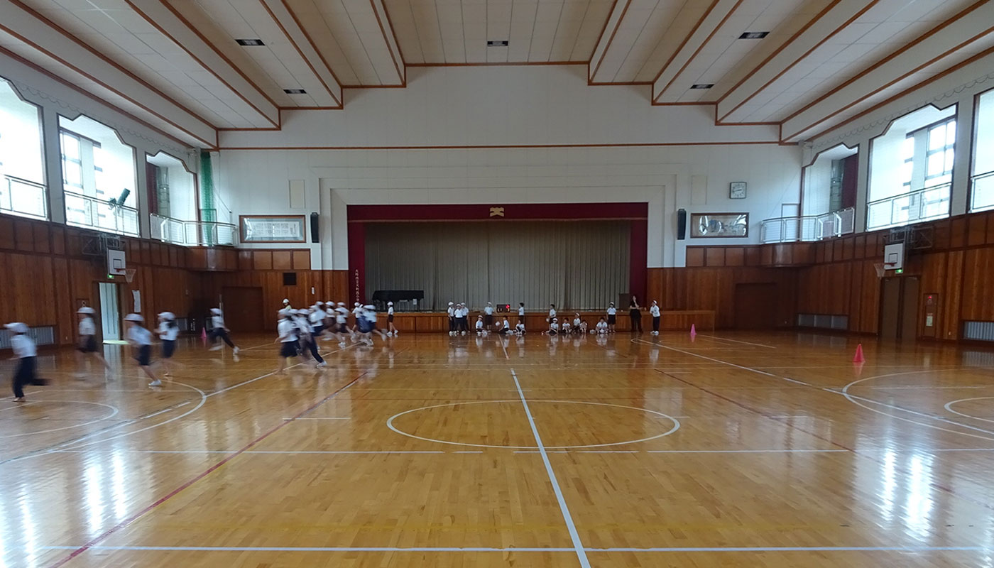 第四会場 大町市立 ⻄小学校 体育館 イメージ画像
